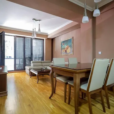 Apartamento Ideal For Families & Couples With Free Private Garage Parking Escópia