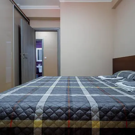 Ideal For Families & Couples With Free Private Garage Parking Escópia