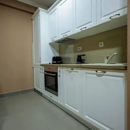 Ideal For Families & Couples With Free Private Garage Parking Apartamento