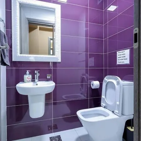 Ideal For Families & Couples With Free Private Garage Parking Apartamento *
