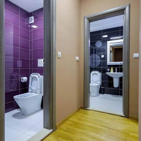 Ideal For Families & Couples With Free Private Garage Parking Apartamento Escópia
