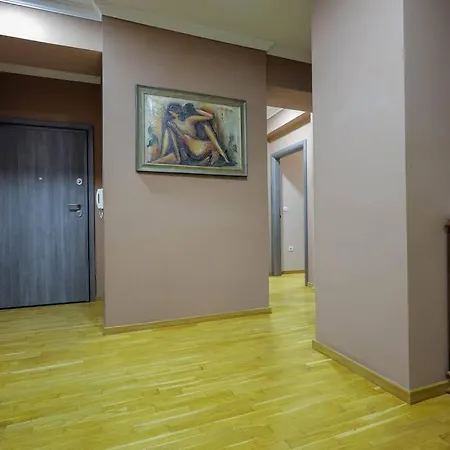 Apartamento Ideal For Families & Couples With Free Private Garage Parking